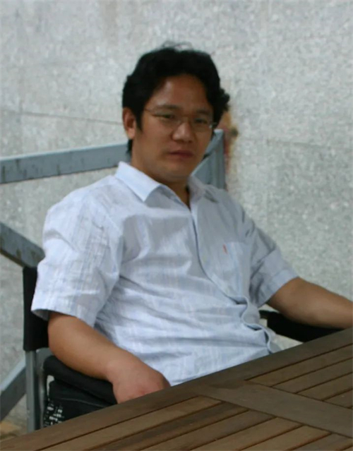 胡弦.jpg