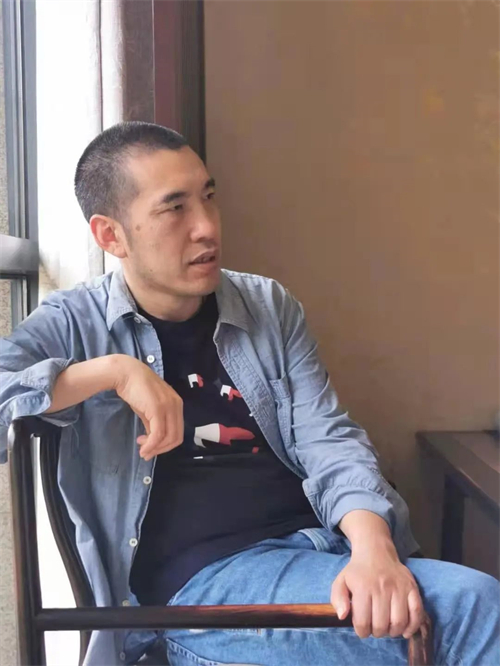 何平.jpg